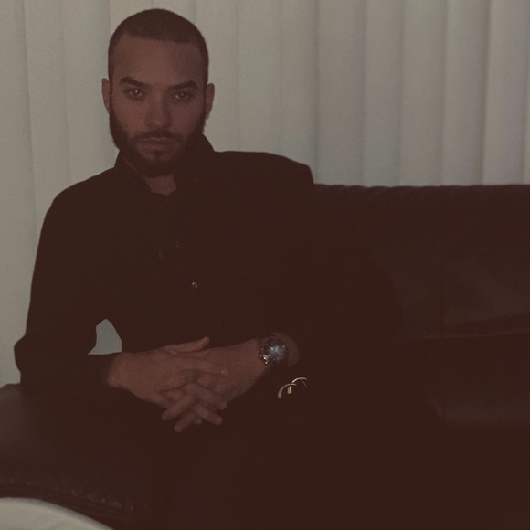 Meet your Posher, Que - Picture 1 of 1